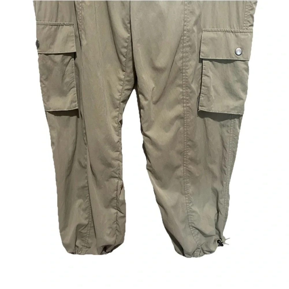 Nicole Miller New‎ York Women's Sage Green Joggers Size M w/ Multiple Pockets